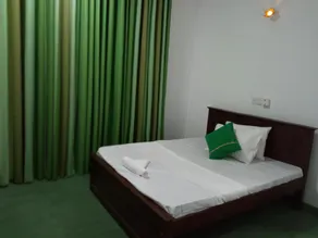Cheerful 2 bedroom house with free parking - Image 4