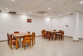 Townhouse Delight Inn - Image 5