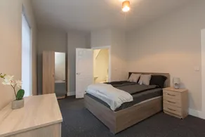 Townhouse @ Rose Street Stoke - Image 2