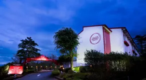 Hotel Christmas Night at the Opera (Love Hotel) - Image 2
