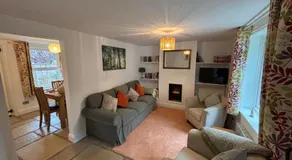 Delightful 3-bedroom Cottage, Brockenhurst - Image 2