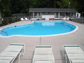 Budget Inn - Image 5