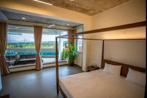 Evara Sky Jacuzzi Villa - Image 4