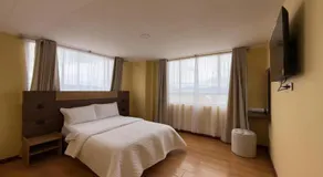 Hotel Suyusama - Image 2