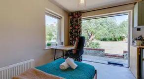 Pass the Keys Charming and Central Garden Studio Flat Free Parking - Image 2