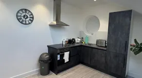 Modern London Apartment near Tottenham Stadium - Image 4