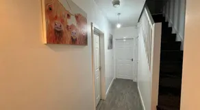 3- Bedroom House -Private Parking - contractors welcome- 2 Min M62 - Image 4