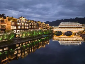 Molan Zen Riverside View Hotel - Image 5