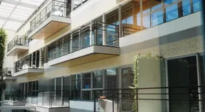 Atrium Studios by Xtay – Estúdios modernos, bem localizados e com ótimos restaurantes ao redor. - Image 3