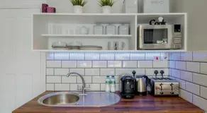 M-Hotels Studios & Apartments Free Parking - Image 3