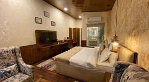 Royal Castle - Image 4