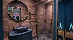 Stanislas Sensual Bali Love Room Jacuzzi 300m place Stanislas - Image 2