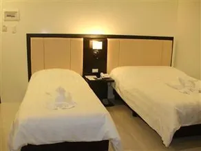 Manhattan Suites Inn - Image 2