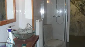 81 Rue des Juifs - Image 2