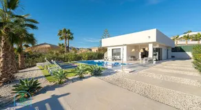 Brand new Luxury Villa with pool - Image 4