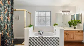 5 Bedroom 4 Bath Boutique Home PREMIUM LOCATION + heated pool option - Image 2