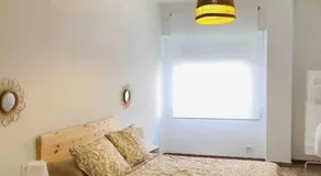 Piso Centro con 4 habitaciones y 2 baños - Image 2