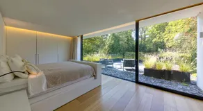 Luxurious 1000m2 Villa with Garden and Pool - Image 2