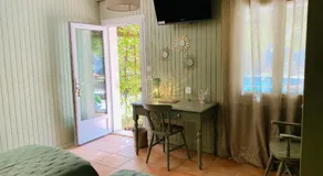Logis Hotel Restaurant Hostellerie de la Tour - Image 2