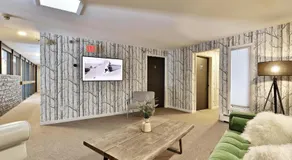 The Birch Ridge- Lace Room #3 - Queen Suite in Renovated Killington Lodge, Hot tubs, home - Image 2