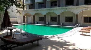 Honey Lodge - Image 5