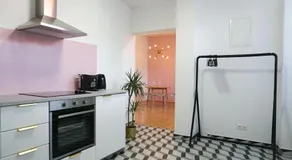 Vibrant Design Apartments - Full Kitchen - Wi-Fi - 18 Mins to City Centre - Image 2