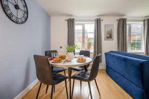 Clover Field Apartment I 2 Bedrooms 2 Bathrooms I Excellent Location I x2 Allocated Parking Spaces I Sky TV I By Yoko Property - Image 3