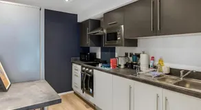 Central Wigan Large House - Ideal for Contractors & Families - Image 5