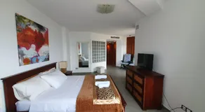 Espacioso Apartamento En Primera Línea Del Mar - Image 2