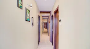 Hotel Emerald Near T2 International Airport Mumbai - Image 5