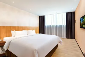 Lux Cabins Hotel (Shenzhen International Convention and Exhibition Center Bao'an Airport Branch) - Image 2