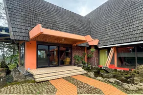 Urbanview Hotel AR Cottage Gambung - Image 3