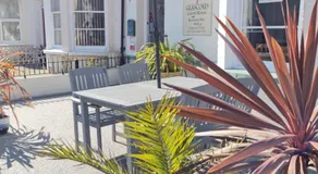 Glascoed Guest House - Image 2