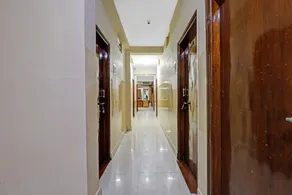 Hotel O by OYO National Deluxe Lodge - Image 3