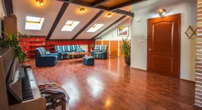 Riva Royal View Luxury Apartments - Image 5
