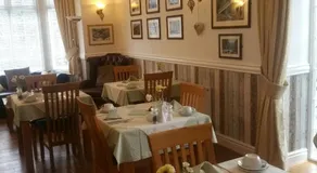 Oakfield House Bed and Breakfast - Image 2
