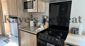 Kayes Retreat Three bed caravan Newquay Bay Resort Quieter area of park - Image 4