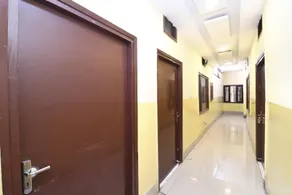 OYO 30127 Hotel Sabina International - Image 3