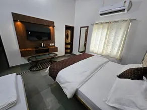 Vinay plaza Hotel & Restaurant - Image 2