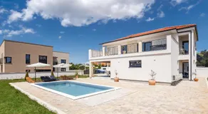 Enchanting Vacation Villas with Pool and Jacuzzi - Image 4