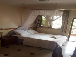 Le Savanna Country Lodge and Hotel - Image 2