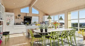 Lovely Holiday Home With Sea View - Image 5