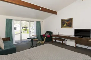 Garden Court Motel & Backpackers - Image 2