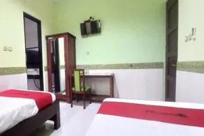 RedDoorz Syariah near Bypass Krian - Image 3
