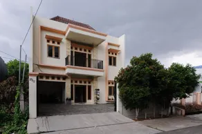 RedDoorz at Meruya Utara - Image 2