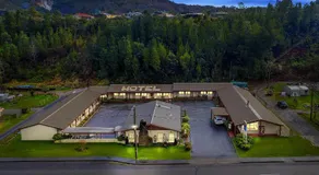 Gold Rush Inn - Image 4
