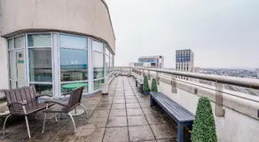 Luxurious PENTHOUSE SUITE with Panoramic Views & FREE Parking in Cardiff City Centre - Image 3