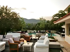 Sandy Bay Hotel - Image 2