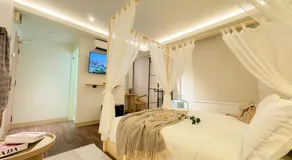 Apple 1 Hotel Queensbay - Image 2