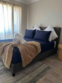 Spacious 5 bed opposite IGA & Golf Course - Image 2